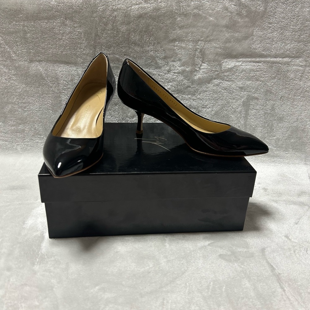 Giuseppe Zanotti black patent leather closed pointed toe pumps kitten heels 7.5